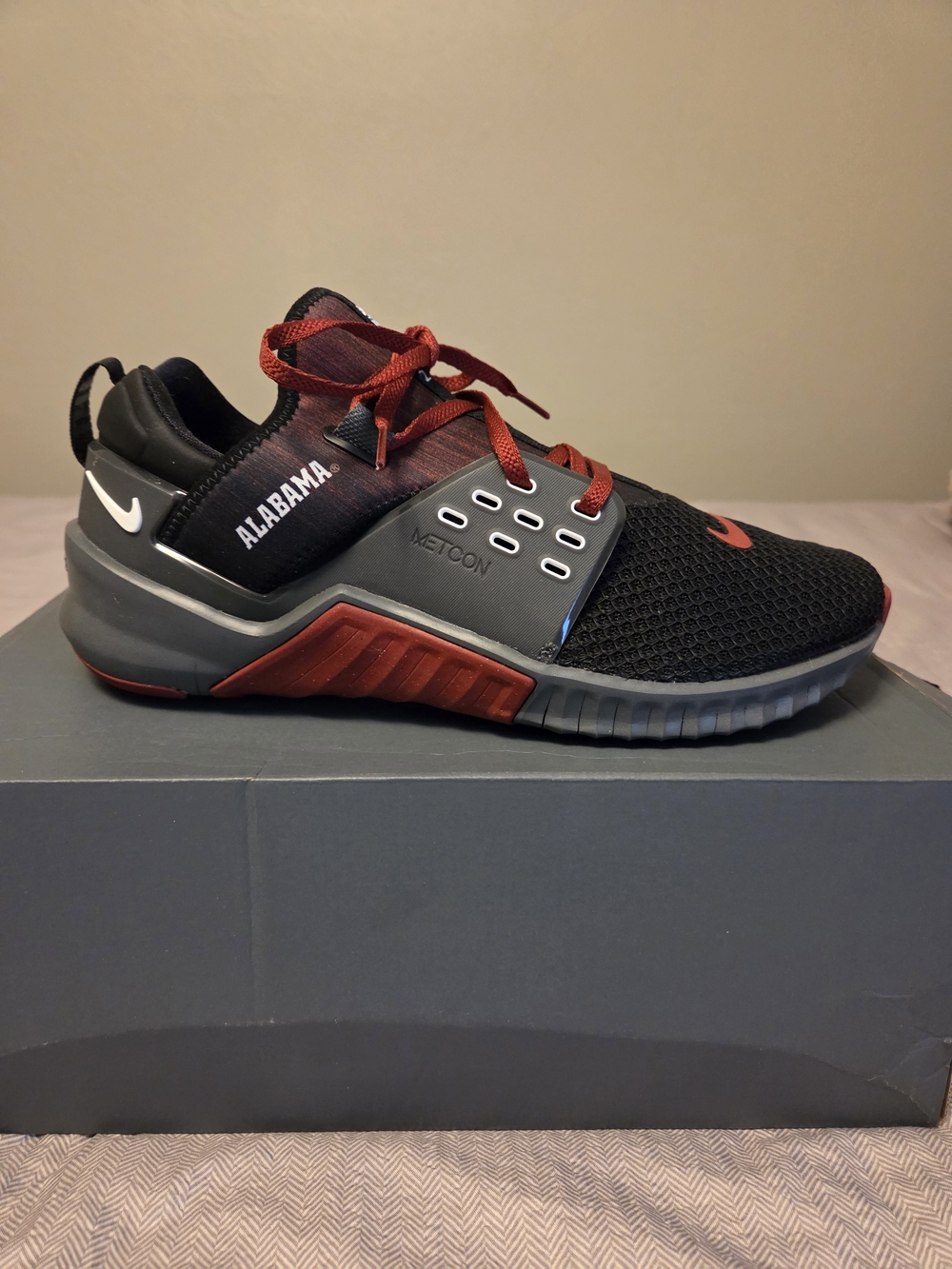 Nike Metcon Training Shoe in Black and Crimson